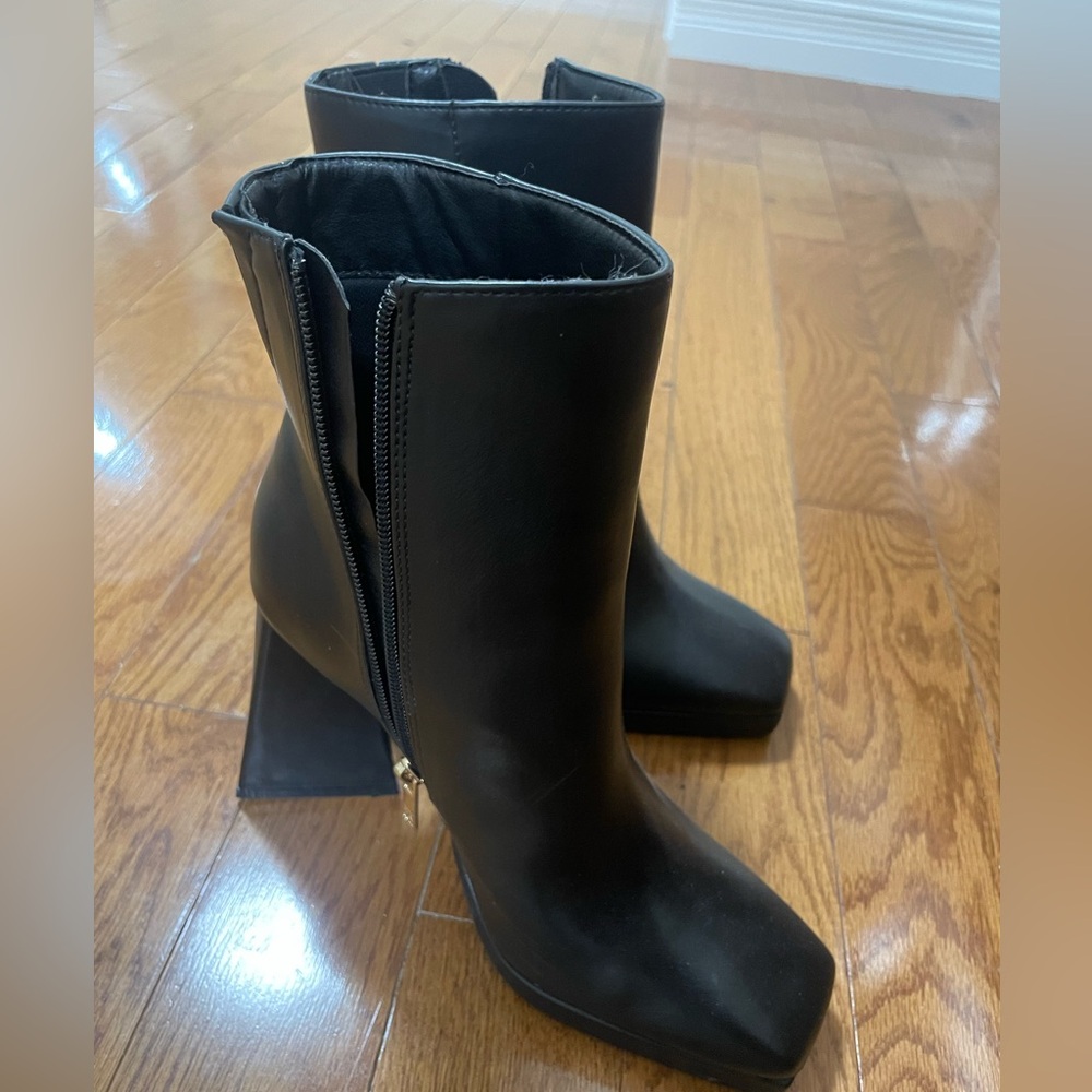 Ny and C boots, size 6.